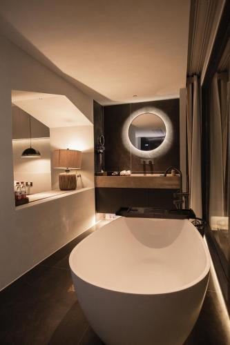 Budget Double Room image 4
