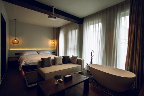 Superior Double Room image 7