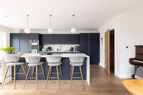 Luxury 4BR Chichester Home for 10 gîte à louer Lavant