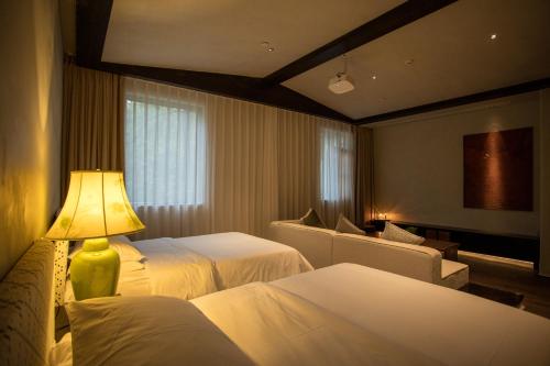 Twin Room image 4