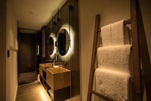 Twin Room image 1