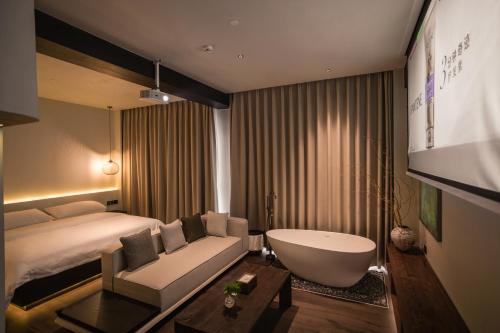 Superior Double Room image 5