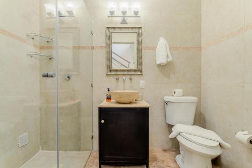 Cancun Hotel Zone -2 BR Beachfront, Bright and Spacious, Cancún (photo 11)