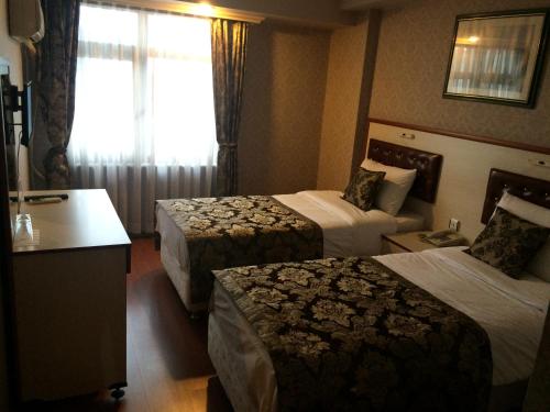 Twin Room image 4