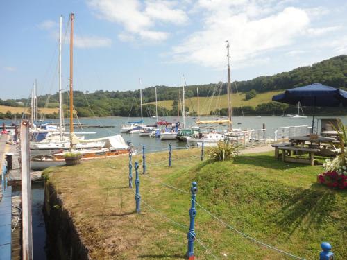 Rame Barton Guest House and Pottery