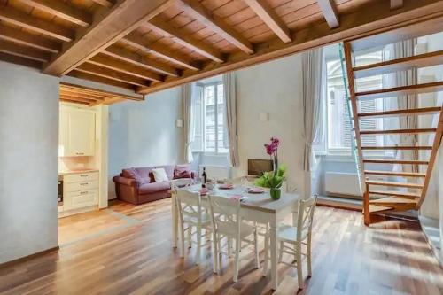 Albizi Giotto Apt 105