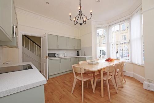 Holiday Homes in York - image 2