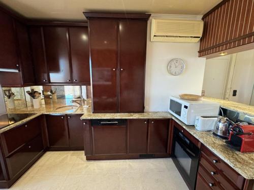 Grand appartement climatisé avec terrasses vue mer parking et WIFI - FR-1-335-173 - image 2