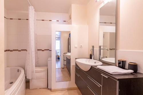 Le Galilée - Wifi - Balcon (Le Galilee - Wifi - Balcon) in 馬德連聖里歐納