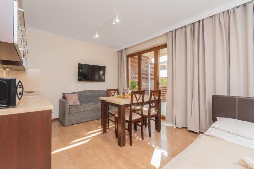 APARTAMENTY MIERZEJA - BALTIC PARK STEGNA, Studio 24m2, 500 m od plaży, Bezpłatny Meleks