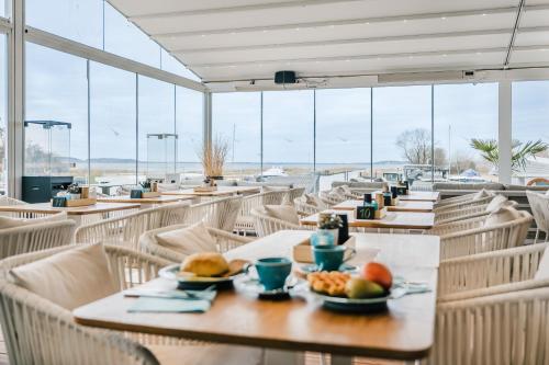Restaurant, Marina Martinshafen - Lotsenhaus in Sagard