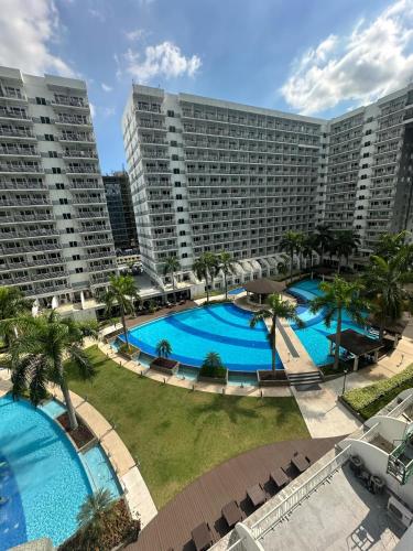 Luxury Condo with Pool View at Shell Residences - Main