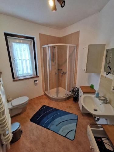 Komplettes Haus mit drei Etagen und einmaligem Bergpanorama