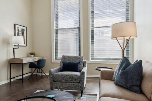 Placemakr Downtown Pittsburgh at The Pennsylvanian - main image