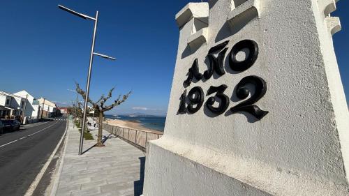 Apartamento a 50m de la playa by Cristian&Tamara"alquileres" in A Revolta