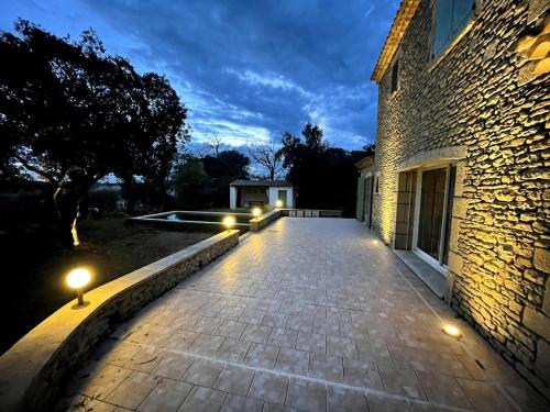 Villa Uzès - Climatisation, piscine et pétanque (Villa Uzes - Climatisation, piscine et petanque) in Vallabrix