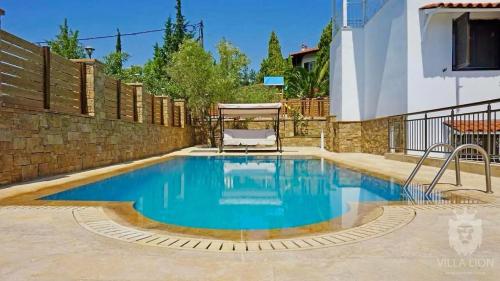 Villa Lion, Никити