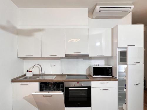 Luxe Studio in City Center with FREE Parking, Budapest (photo 7)