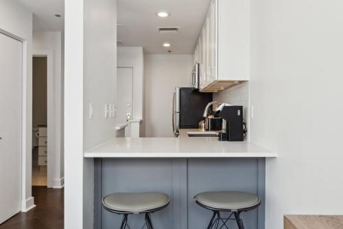 Placemakr Downtown Pittsburgh at The Pennsylvanian - image 5