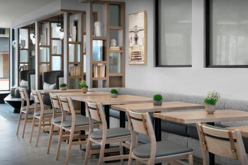 Fairfield by Marriott Inn & Suites Paris in Paris, USA