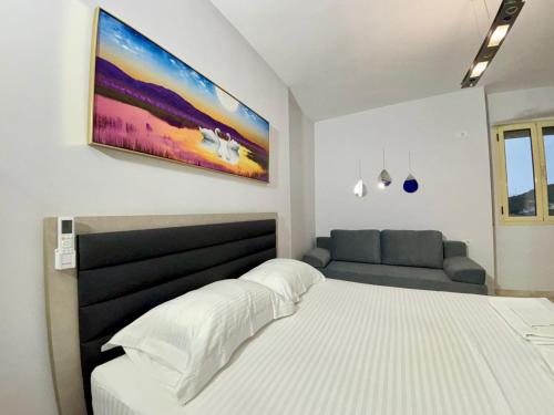 One-Bedroom Apartment image 6