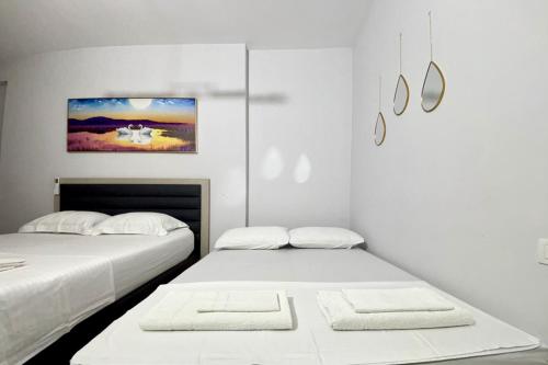 One-Bedroom Apartment image 4