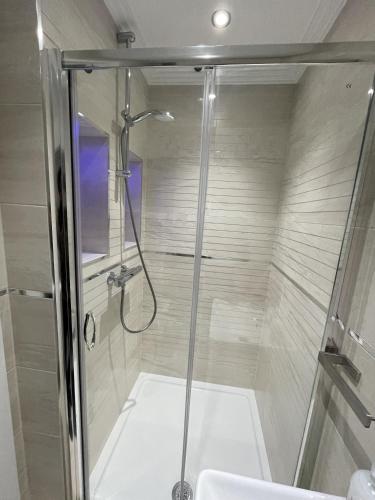 London West Ham Apartments - image 10