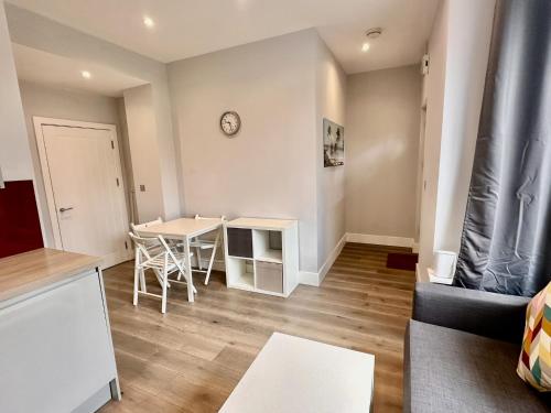 Upminster Bridge Station Excel House - image 5