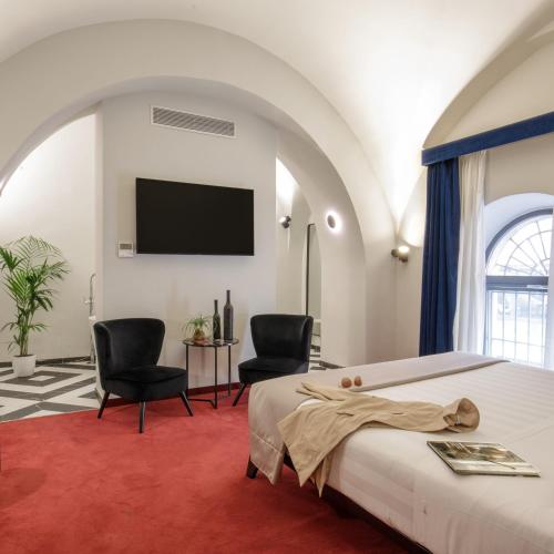 Deluxe Double Room image 5