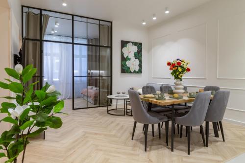 White Magnolia 4 Bedroom Premium and Parking, Cracovia