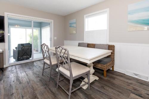 At the Beach - Old Homestead Beach House in Huron (OH)