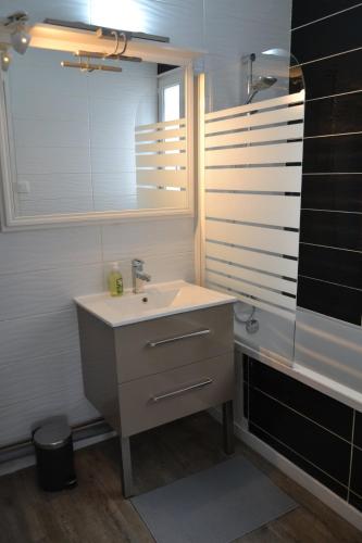 ห้องน้ำ, La commanderie secteur calme et familial in อชิโรเรส