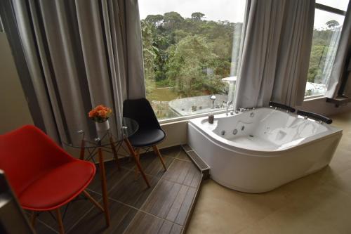 Hot tub, Ecopark Hosteria Puyo in Shell