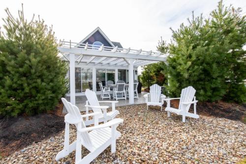 At the Beach - Old Homestead Beach House in Huron (OH)