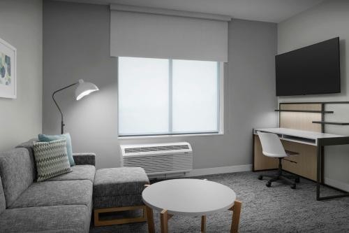 1 king bed, 1 sofa bed