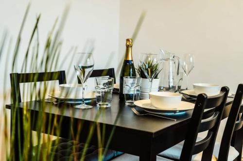 Cheerful 1 Bedroom Homely Apartment, Sleeps 4 Guest Comfy, 1 x Double Bed, 1 x Sofa Bed, Parking, Free WiFi, Suitable For Business, Leisure Guest,Glasgow, Glasgow West End, Near City Centre, Glasgow (photo 5)
