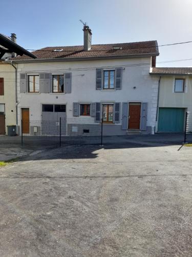 Voiron grande maison gîte à louer Voiron