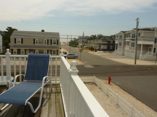 Beach Badges, Wifi, Private Yard, Washer Dryer, Enjoy The Warmth From The Sun On The Upper Deck, Or Cool Off In The Shade On The Lower Deck,enjoy, Beach Badges, Wifi, Private Yard, Washer Dryer, Enjoy The Warmth From The Sun On The Upper Deck, Or Cool Off In The Shade On The Lower Deck,enjoy,
