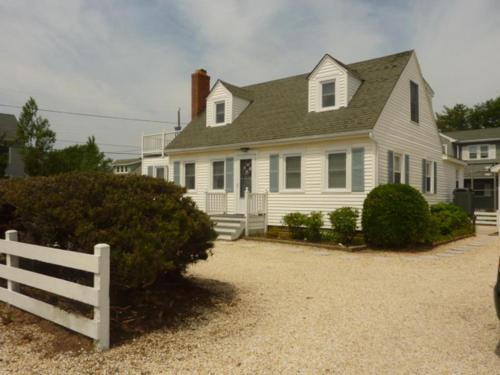 Beach Badges, Wifi, Private Yard, Washer Dryer, Enjoy The Warmth From The Sun On The Upper Deck, Or Cool Off In The Shade On The Lower Deck,enjoy, Beach Badges, Wifi, Private Yard, Washer Dryer, Enjoy The Warmth From The Sun On The Upper Deck, Or Cool Off In The Shade On The Lower Deck,enjoy,