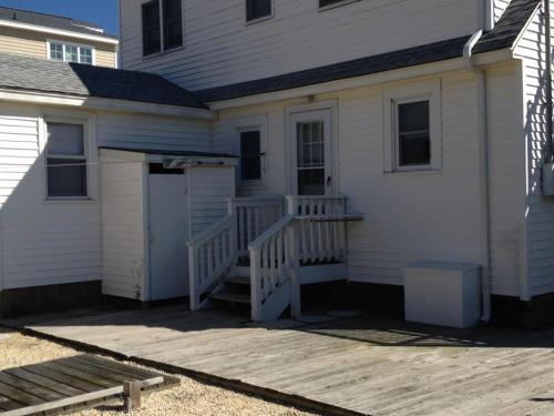 Beach Badges, Wifi, Private Yard, Washer Dryer, Enjoy The Warmth From The Sun On The Upper Deck, Or Cool Off In The Shade On The Lower Deck,enjoy, Beach Badges, Wifi, Private Yard, Washer Dryer, Enjoy The Warmth From The Sun On The Upper Deck, Or Cool Off In The Shade On The Lower Deck,enjoy,