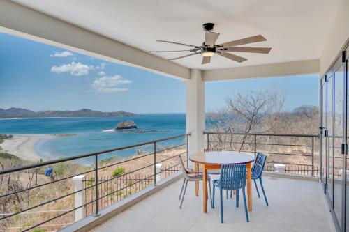 Flamingo 360 Right House, Views!