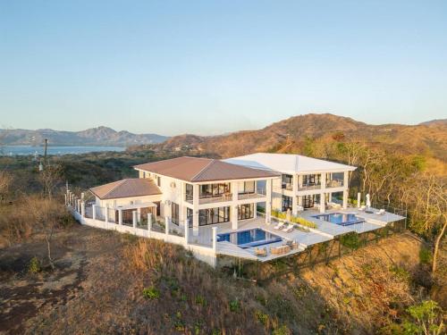 Flamingo 360 Right House, Views!