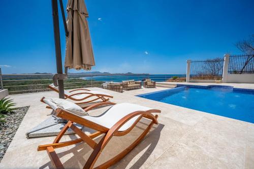 Flamingo 360 Right House, Views!