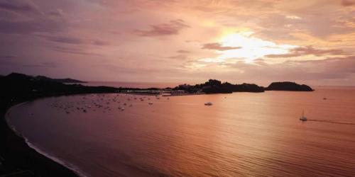 Waterfall Haven-playa Potrero