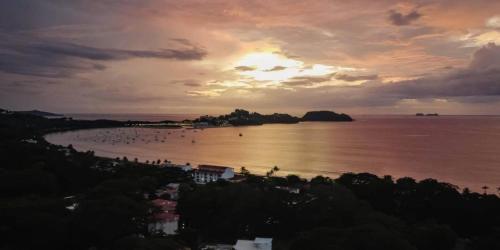 Waterfall Haven-playa Potrero