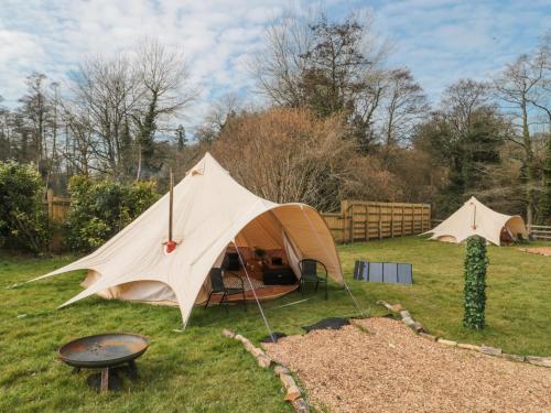 Bell tent 2, Bath