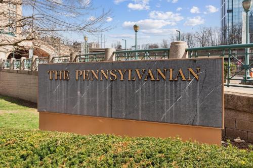 Placemakr Downtown Pittsburgh at The Pennsylvanian - image 7