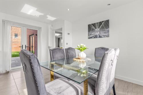 Large Family House with free parking - 3 bedrooms 6 beds, Manchester (photo 10)