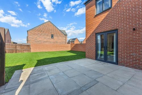 Large Family House with free parking - 3 bedrooms 6 beds, Manchester (photo 9)