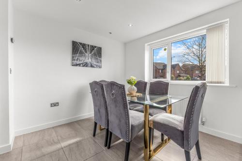 Large Family House with free parking - 3 bedrooms 6 beds, Manchester (photo 8)